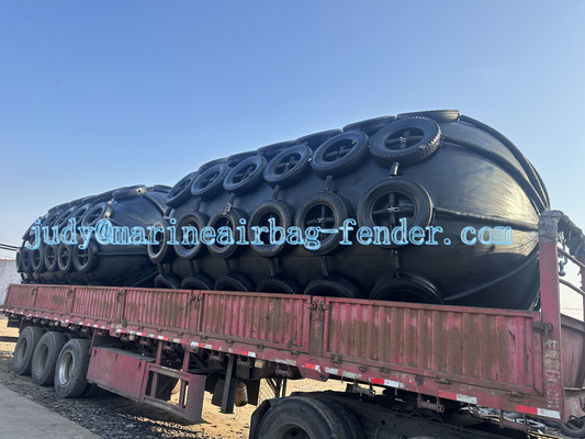 선박에서 선박으로 나가는 지름 0.3m-4.5m Pneumatic Rubber Fender 해상선 요코하마형